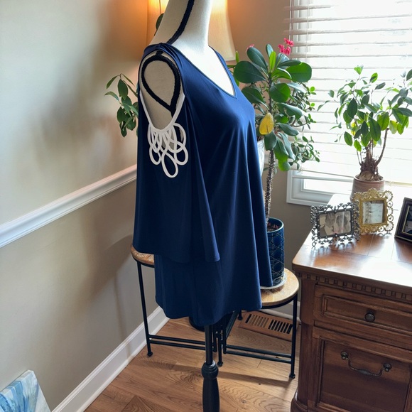 Vince Camuto ~ Garden Romance Cold Shoulder! 💙 - Picture 1 of 11